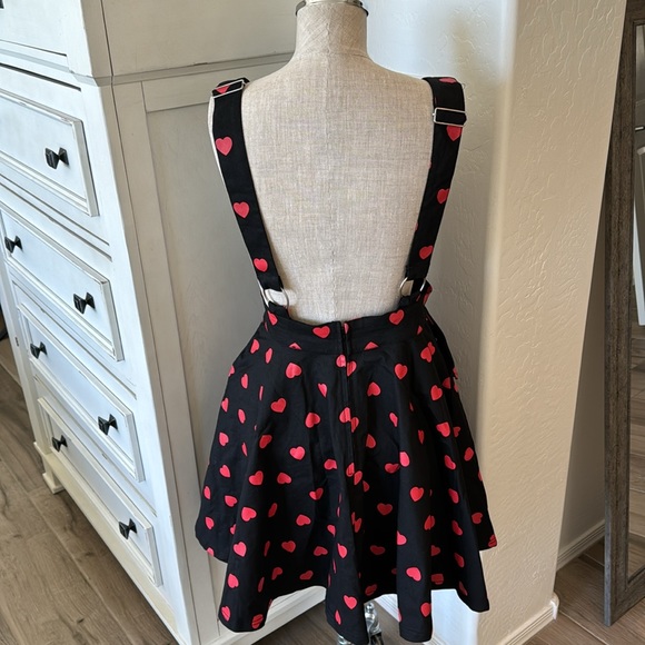 Unique Vintage M Black & Red Hearts Brionne Pinafore Skirt - Picture 6 of 6